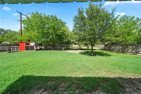 2209 Hillside Dr, Bryan, TX 77802 photo 30