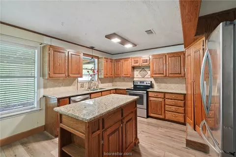 2209 Hillside Dr, Bryan, TX 77802 photo 12