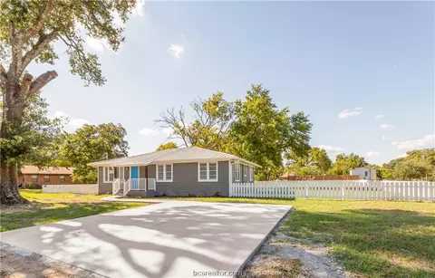 602 W 5th St, Hearne, TX 77859