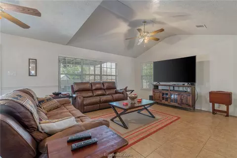 1102 Forest Glen Ct, Bryan, TX 77803 photo 15