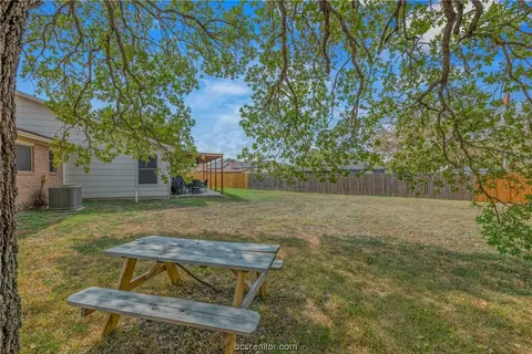 1102 Forest Glen Ct, Bryan, TX 77803 photo 23