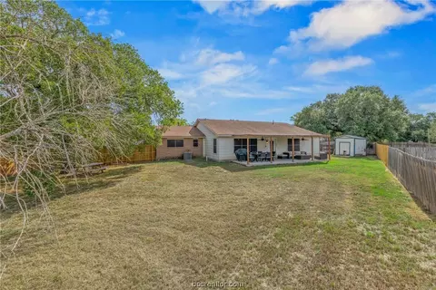 1102 Forest Glen Ct, Bryan, TX 77803 photo 24