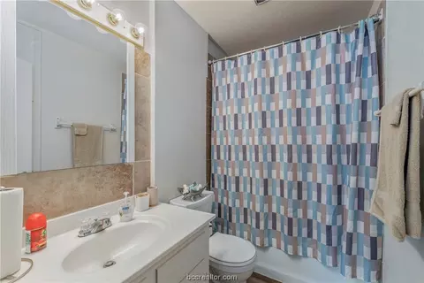 1102 Forest Glen Ct, Bryan, TX 77803 photo 7