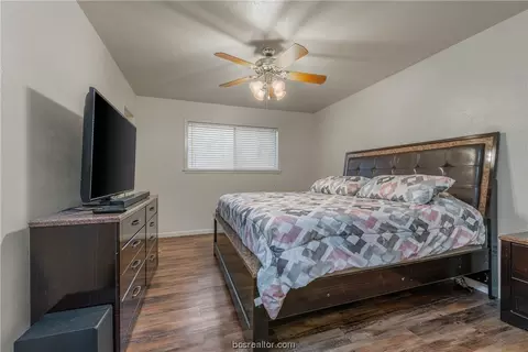 1102 Forest Glen Ct, Bryan, TX 77803 photo 8