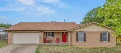1102 Forest Glen Ct, Bryan, TX 77803