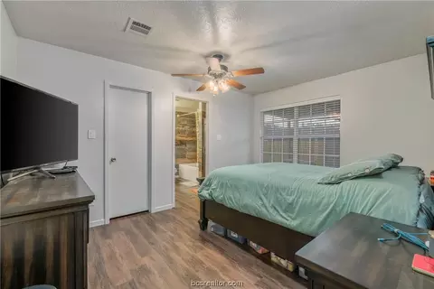 1102 Forest Glen Ct, Bryan, TX 77803 photo 5