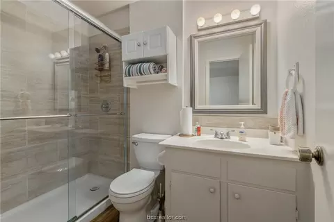 1102 Forest Glen Ct, Bryan, TX 77803 photo 9