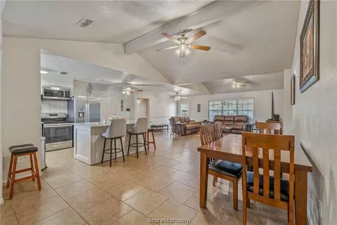 1102 Forest Glen Ct, Bryan, TX 77803 photo 17