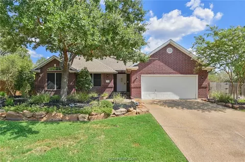 6204 London Cir, Bryan, TX 77802