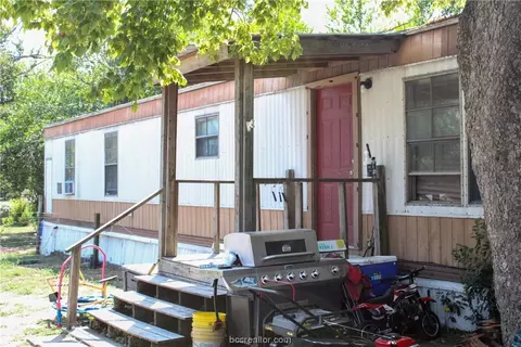 520 S Broadway St, Jewett, TX 75846