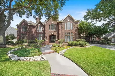 8638 Wyndham Village Dr, Jersey Village, TX 77040