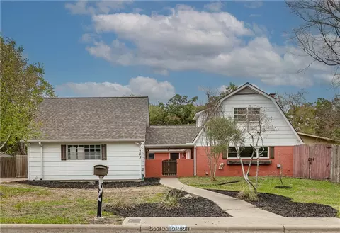 1203 Merry Oaks Dr, College Station, TX 77840