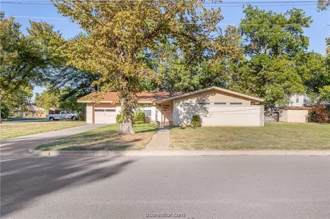 601 Post Oak St, Hearne, TX 77859