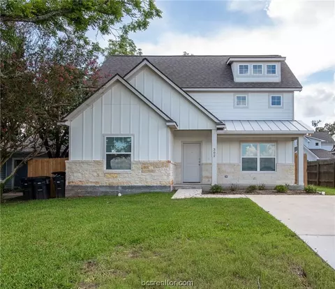 302 Holik St, College Station, TX 77840