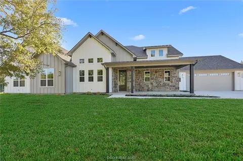 2806 Thornberry Dr, Bryan, TX 77808