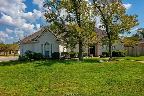 4439 Woodland Ridge Ct, College Station, TX 77845