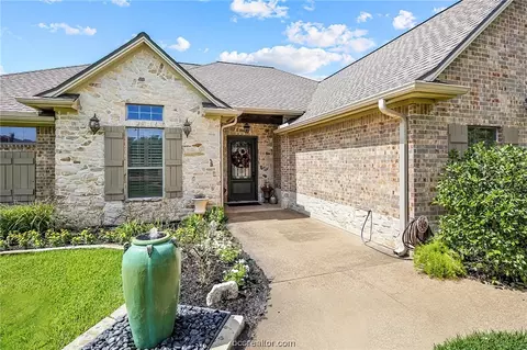3703 Creston Ln, Bryan, TX 77802