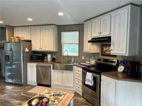 101 Pin Oak, Somerville, TX 77879