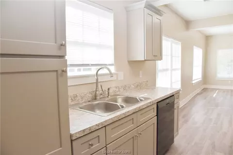505 E 23rd St, Bryan, TX 77803 photo 9