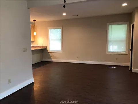 506 E 23rd St, Bryan, TX 77803 photo 3