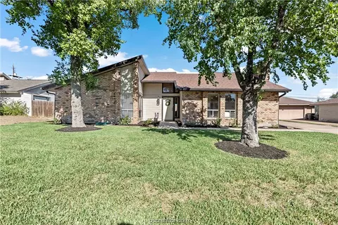 2706 Arbor Dr, Bryan, TX 77802