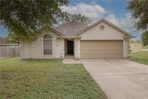 119 Lonesome Dove Dr, Navasota, TX 77868