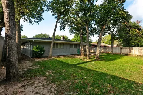 2103 Vinewood Dr, Bryan, TX 77802 photo 22