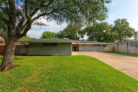 2103 Vinewood Dr, Bryan, TX 77802 photo 24