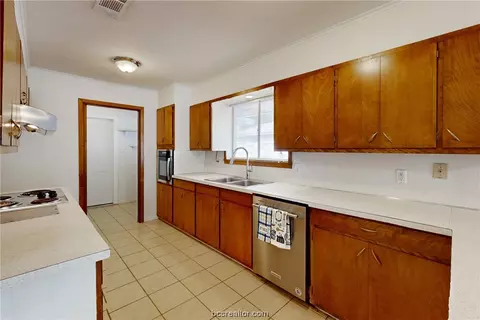 2103 Vinewood Dr, Bryan, TX 77802 photo 6