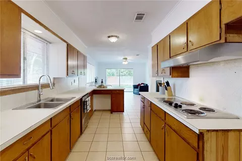 2103 Vinewood Dr, Bryan, TX 77802 photo 8