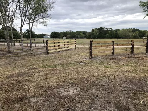 5633 Cross Creek Rd, College Station, TX 77845
