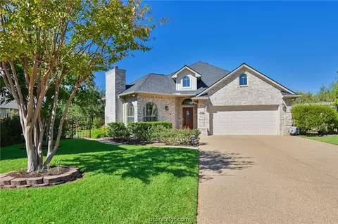 4902 Fairfield Ct, Bryan, TX 77802