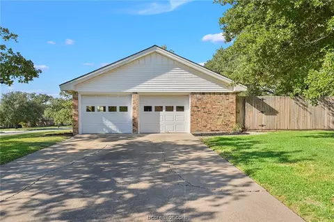 3505 Oak Ridge Dr, Bryan, TX 77802 photo 2