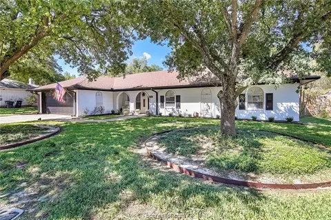 1105 Guadalupe Dr, College Station, TX 77840