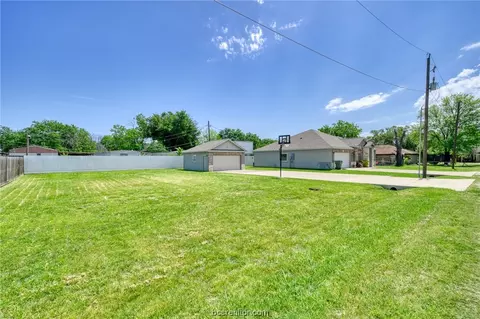 1106 Jennifer St, Madisonville, TX 77864