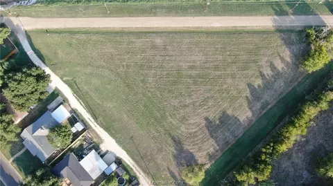 000 Old Mumford Rd, Hearne, TX 77859
