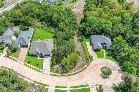 3406 Chinquapin Ct, Bryan, TX 77807