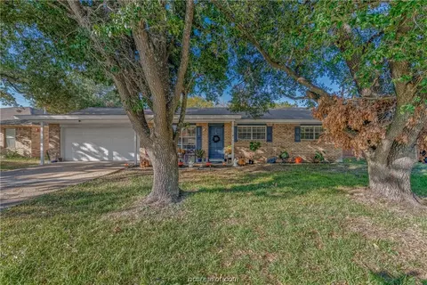 1110 Forest Glen Ct, Bryan, TX 77803