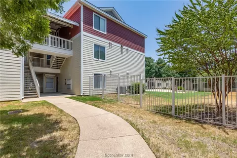 527 SW Parkway 204, College Station, TX 77840