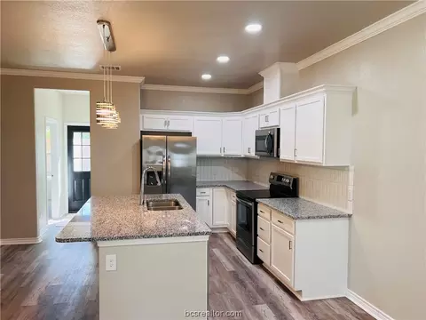 701 W 22nd St, Bryan, TX 77803 photo 8