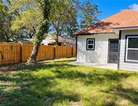 701 W 22nd St, Bryan, TX 77803 photo 4
