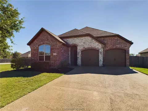 2942 Ambrose Dr, Bryan, TX 77808
