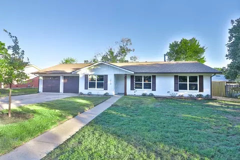 1002 Village Dr, College Station, TX 77840