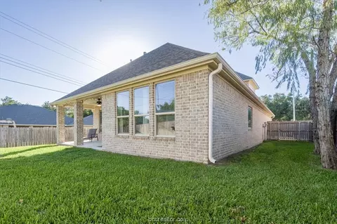 1902 Debbie Dr, Bryan, TX 77802 photo 7