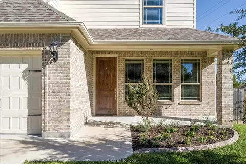 1902 Debbie Dr, Bryan, TX 77802 photo 4