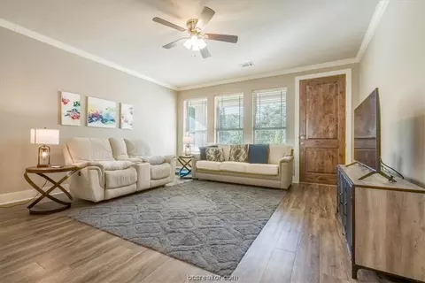 1902 Debbie Dr, Bryan, TX 77802 photo 8