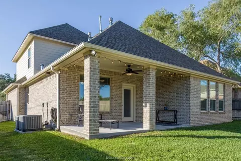 1902 Debbie Dr, Bryan, TX 77802 photo 5