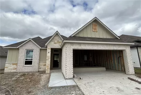 1338 Kingsgate Dr, Bryan, TX 77807
