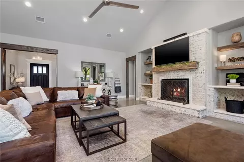 8877 Green Br, Bryan, TX 77808 photo 5