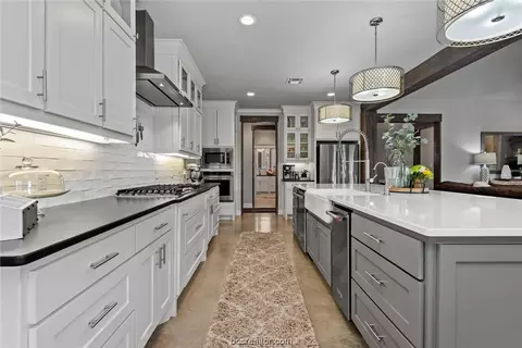 8877 Green Br, Bryan, TX 77808 photo 7